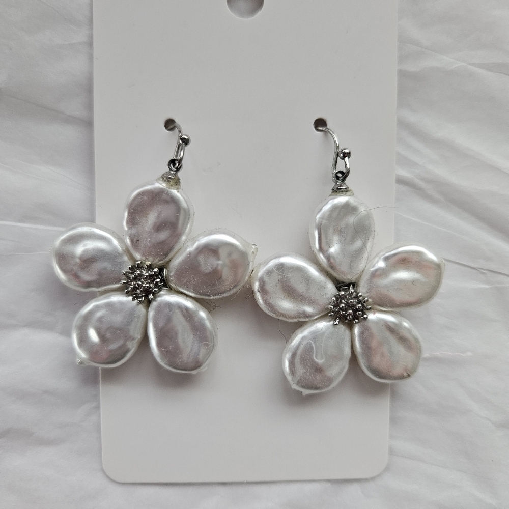 Blossom Pearl Earrings - Picture 2 of 3